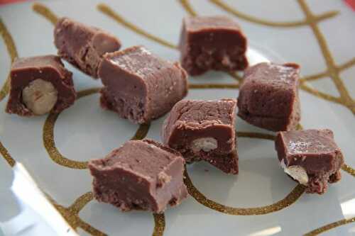 Fudge au caramel, chocolat, vanille et noisettes