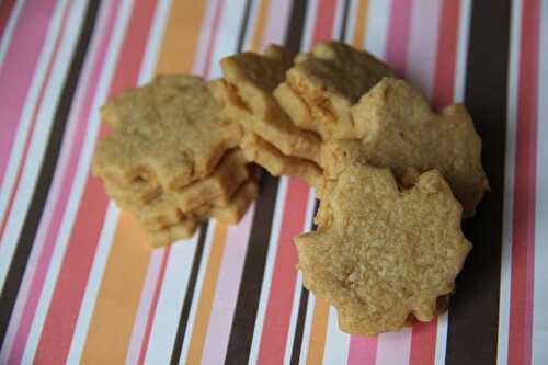 Biscuits au sirop d'érable fourrés à la crème au beurre