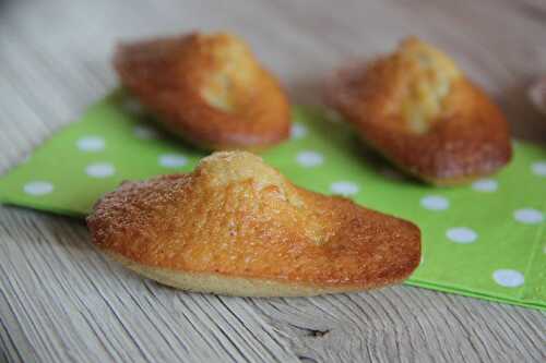 Madeleines à la poire et aux noisettes