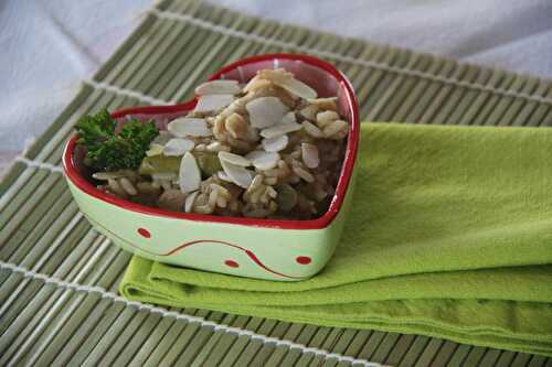 Riz sauté aux asperges, poulet et amandes