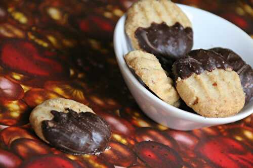 Sablés aux noix et au chocolat (Walnussbredele)