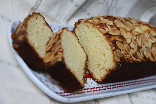 Cake à la pâte d'amandes et à la fleur d'oranger de Sophie Dudemaine