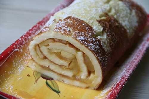 Crêpe roulée géante aux pommes et caramel au beurre salé