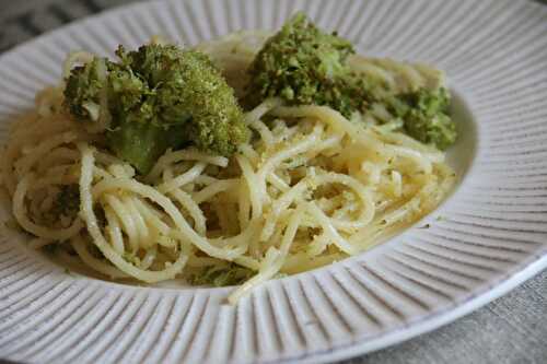 Spaghettis au brocoli, au parmesan et à l'ail