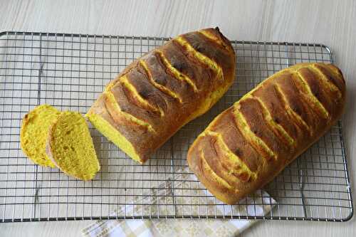 Pain au levain et au curcuma