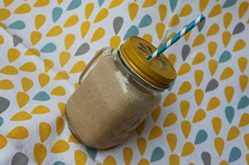 Smoothie au lait d'amandes et au café