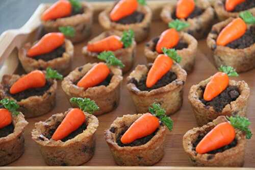 Carrot cookies pot