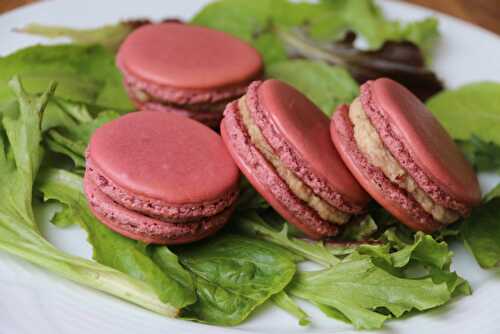 Macarons salés au fromage frais et jambon cru