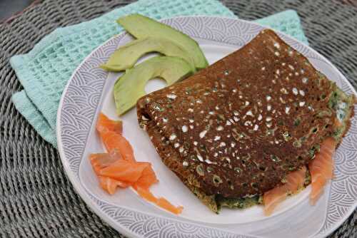 Galette aux épinards, saumon fumé et avocat