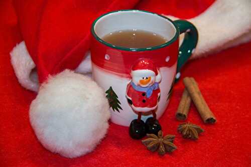 Jus de pommes chaud de Noël aux épices