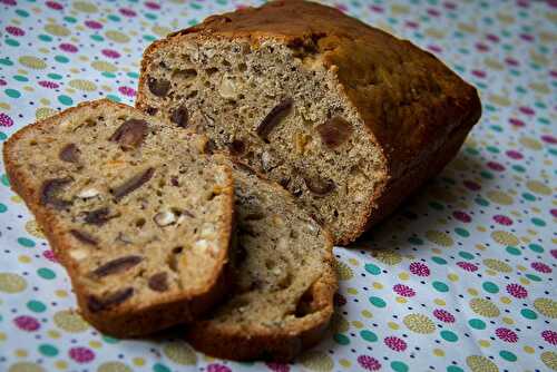 Cake aux dattes, noisettes et citron