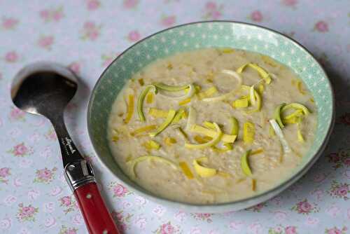 Soupe irlandaise aux poireaux et flocons d’avoine (brotchen foltchep)