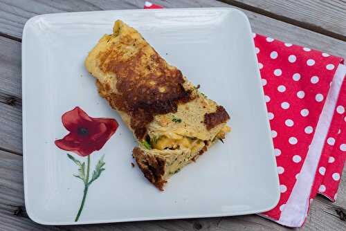 Omelette roulée aux fines herbes fraîches