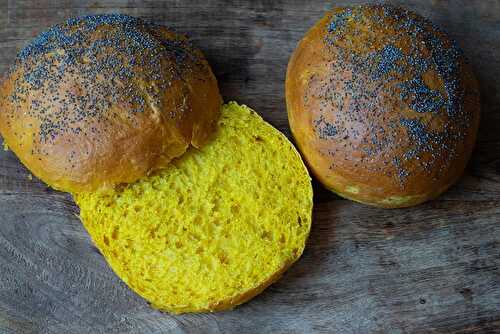 Pains Buns au Curcuma et graines de pavot