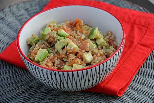 Poke bowl au saumon et à l'avocat