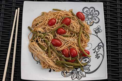 Nouilles sautées aux haricots verts et tomates cerises