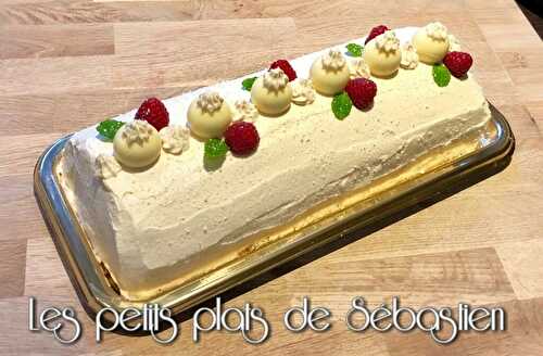 Bûche à la crème pâtissière vanille et framboises
