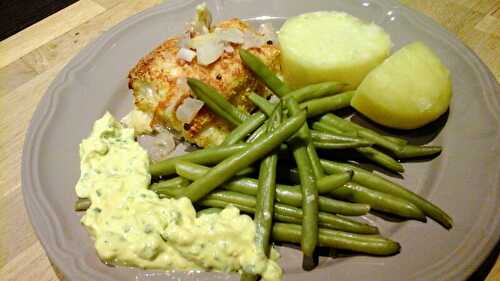 Cabillaud pané haricots verts accompagné d'une sauce aux fromages blanc et ciboulette