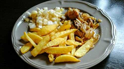 Caghuse picarde accompagnée de frites et sa salade de chicons