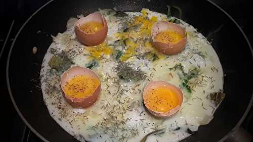 Oeufs au plat à la coq et toast grillés