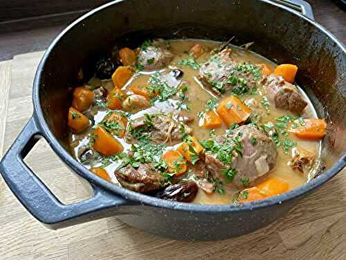 Joues de porc confites sauce aux pruneaux