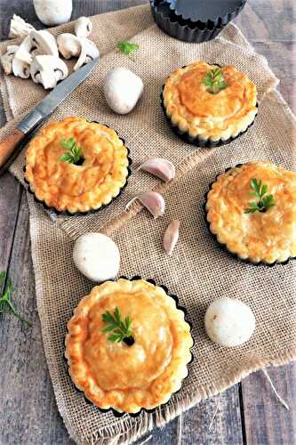 Petites tourtes aux champignons et confit de canard