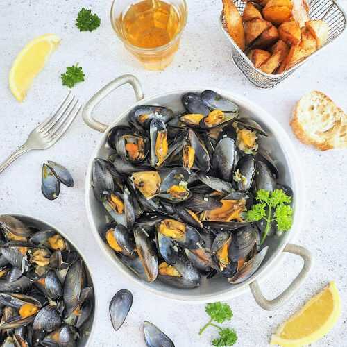 Moules marinières (vin blanc, échalotes, persil)