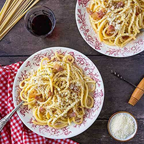 Pâtes à la carbonara comme en Italie (crémeuses et délicieuses)