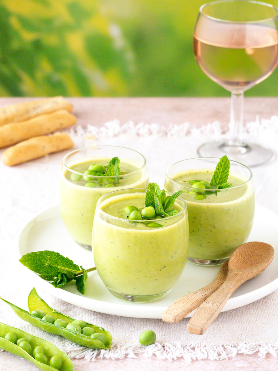 Gaspacho de petits pois à la menthe et chèvre frais