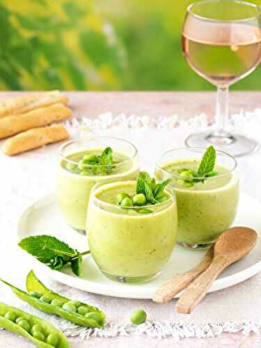 Gaspacho de petits pois à la menthe et chèvre frais