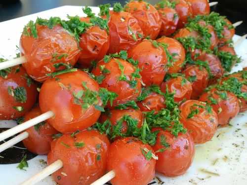 Brochettes de tomates cerises à la provençale