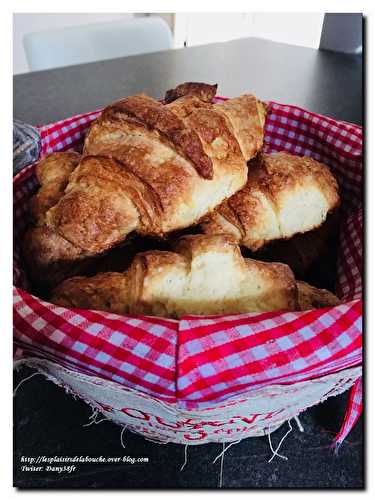 Croissants en pâte feuilletée levée