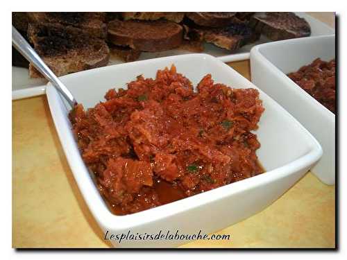 Croûtons de pain aux tomates séchées et basilic - Les plaisirs de la bouche