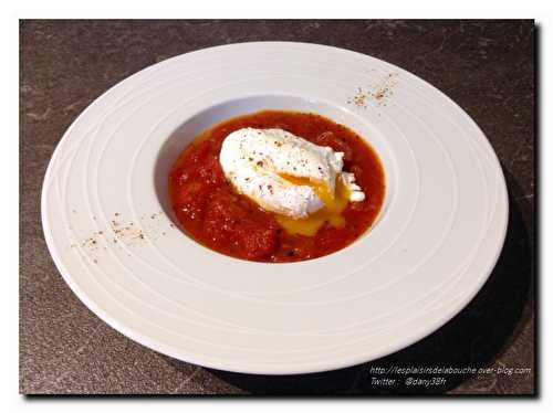 Oeufs pochés à la tomates et basilic