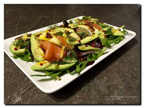 Salade Avocat saumon fumé et vinaigrette balsamique - Les plaisirs de la bouche