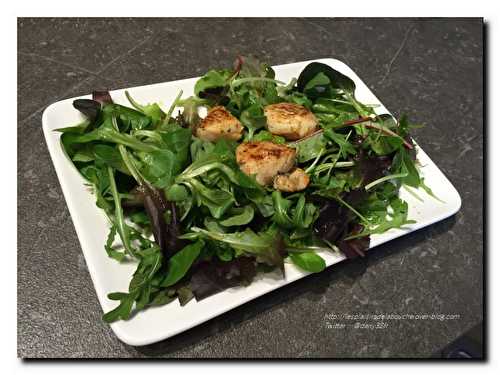 Salade mélangée aux noix de Saint-Jacques marinées aux citron vert - Les plaisirs de la bouche