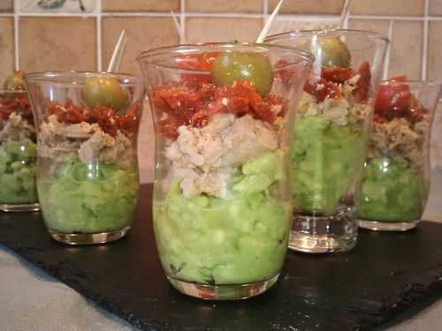 Verrine avocat,thon tomates séchées