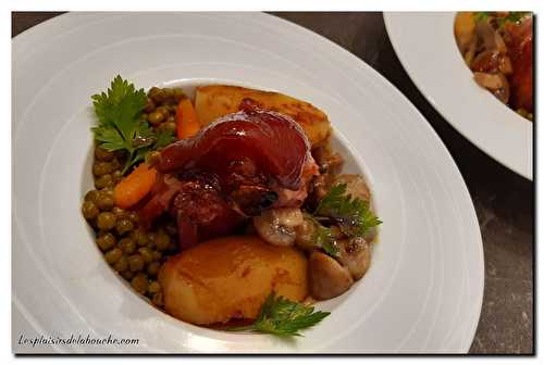 Jarret de porc cuit en deux façons et ses petits légumes