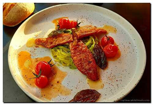 Filets de Rougets poêlés spaghettis de courgettes et huile au citron caviar.