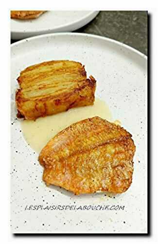 Filets de rouget, sauce au citron et mille-feuille de pommes de terre