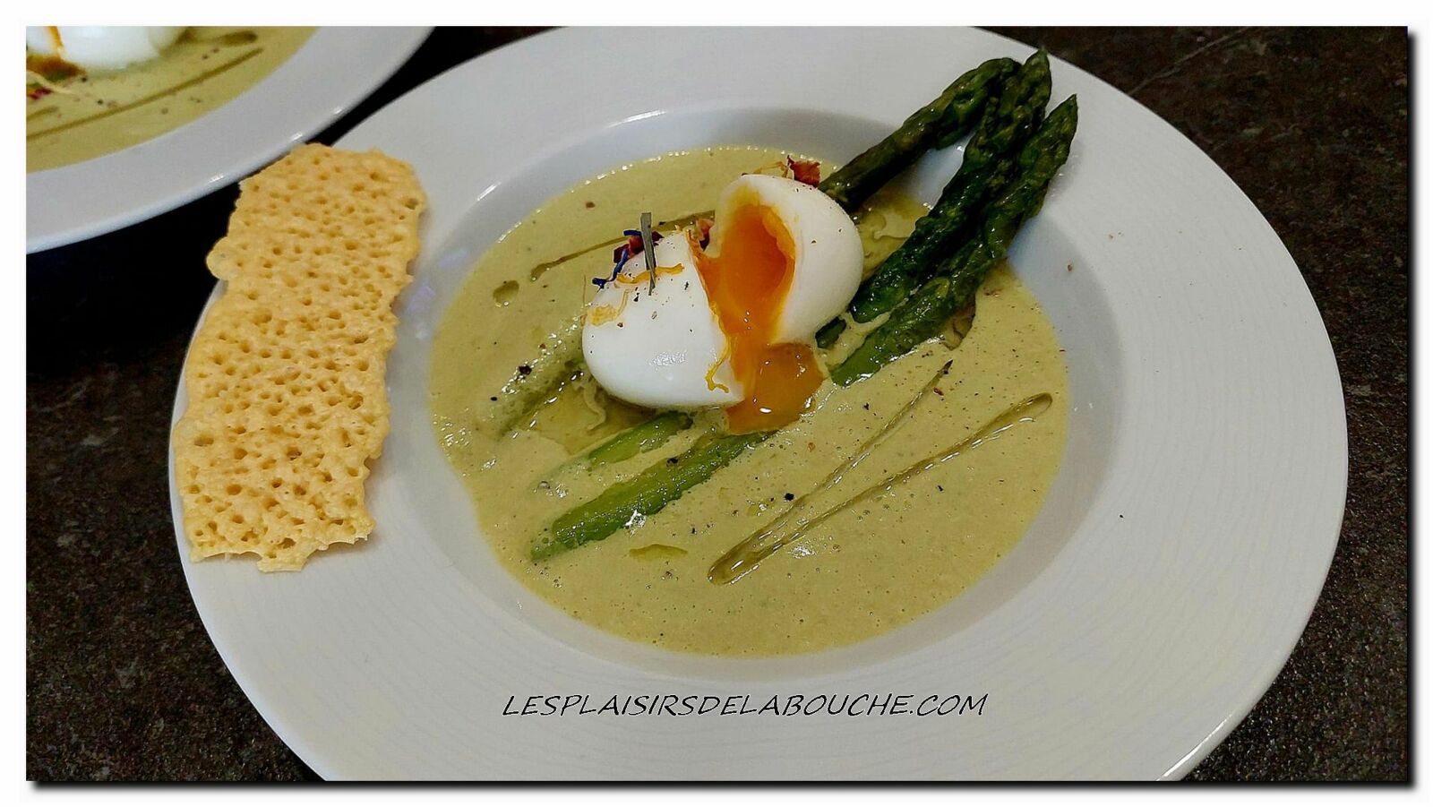 Œuf mollet et asperges au bouillon de volaille Ariaké