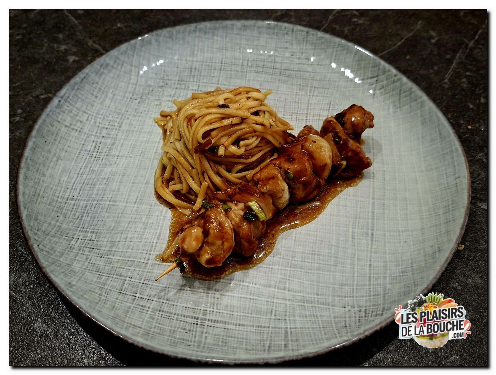 Brochettes de poulet laquées