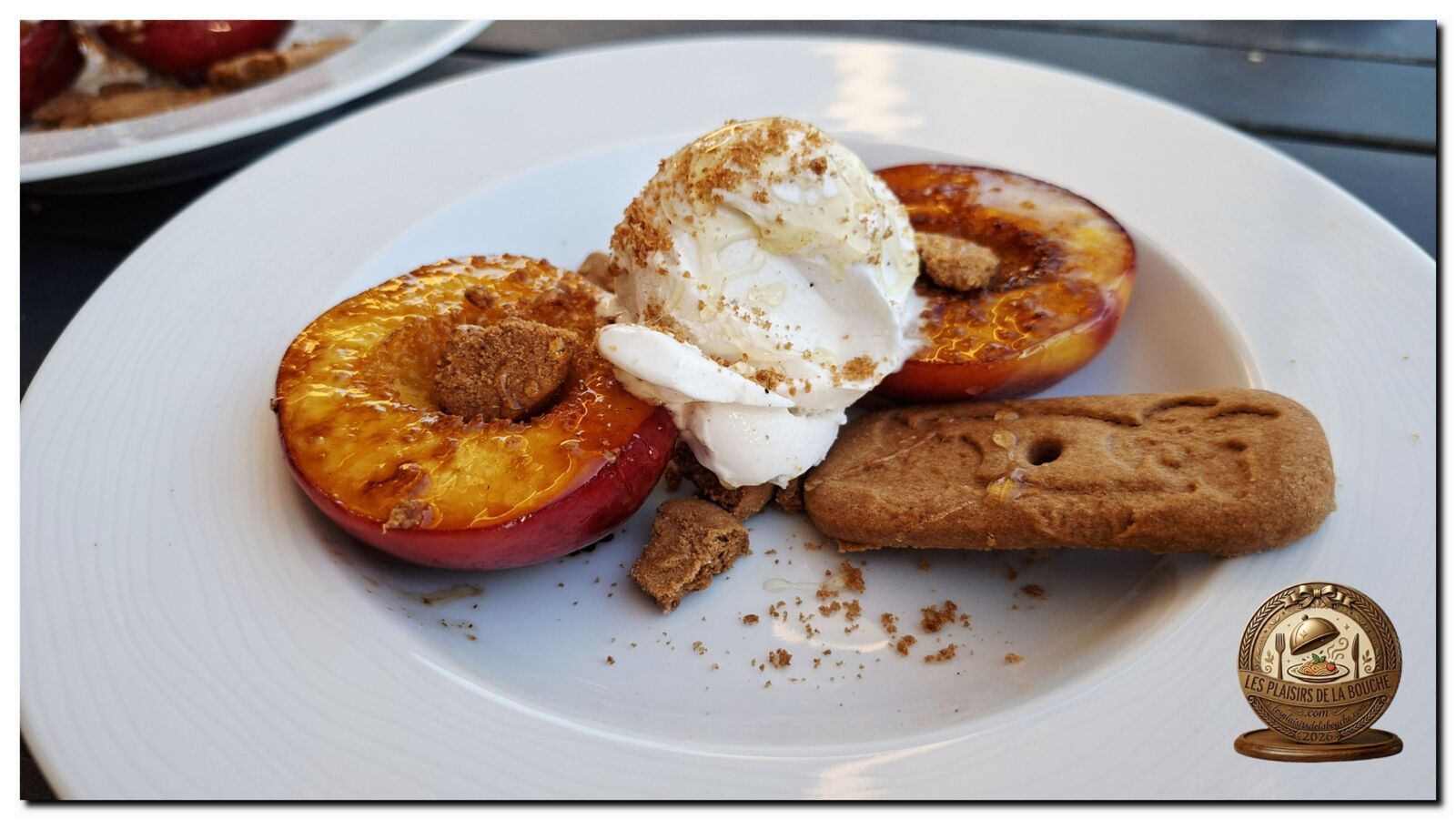 Pêches dorées et glace vanille