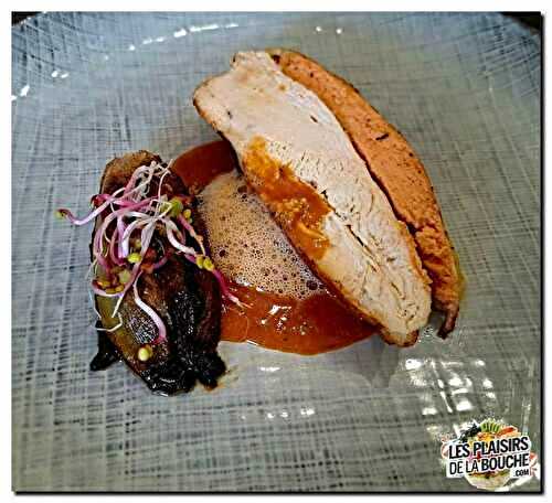Suprême de poulet farci aux écrevisses, bisque corsée et chicon braisé