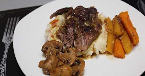 Boeuf braisé à l’oignon et purée de pommes de terre au bacon de Marilou