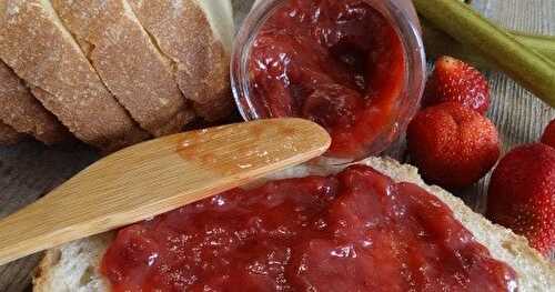 Confiture à la rhubarbe, fraises et sirop d'érable