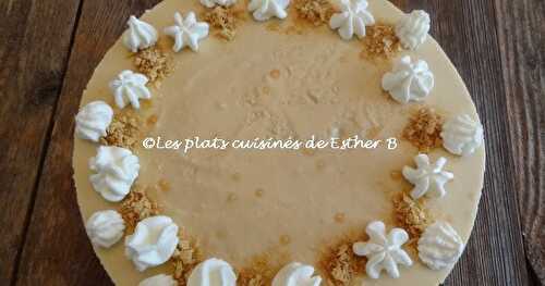 Gâteau blanc garni à la mousse d'érable