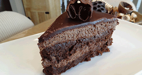 Gâteau étagé, mousse et ganache chocolatées