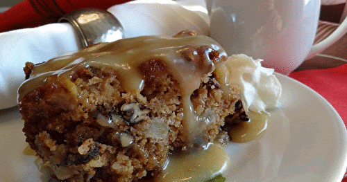 Gâteau pouding aux pommes, sauce au caramel