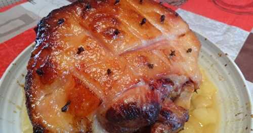 Jambon à l'ananas, glacé à l'érable